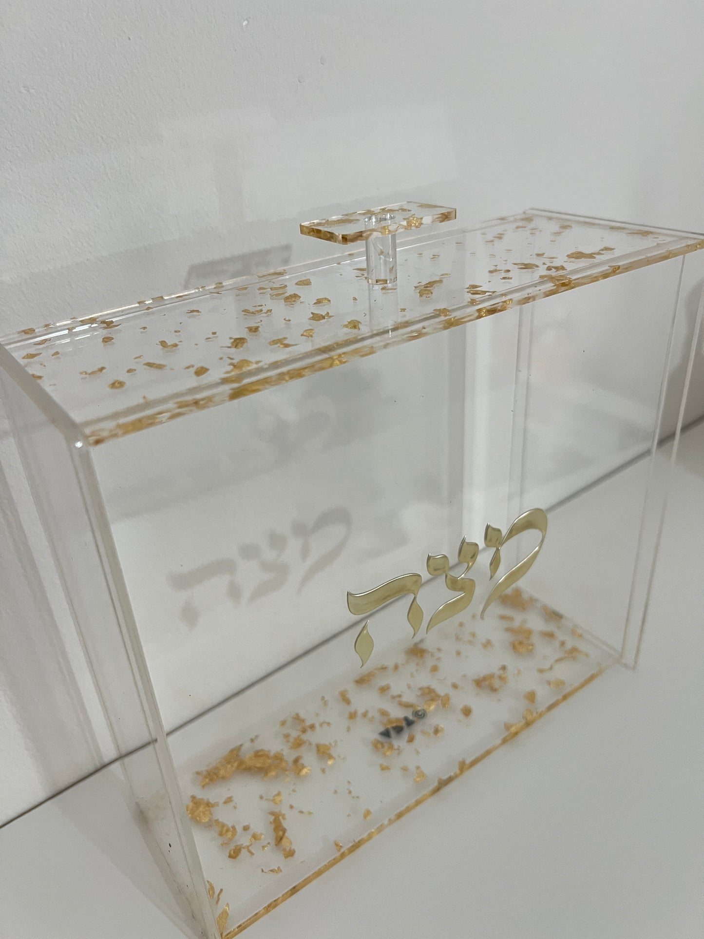 כלי למצה זהב מנצנץ