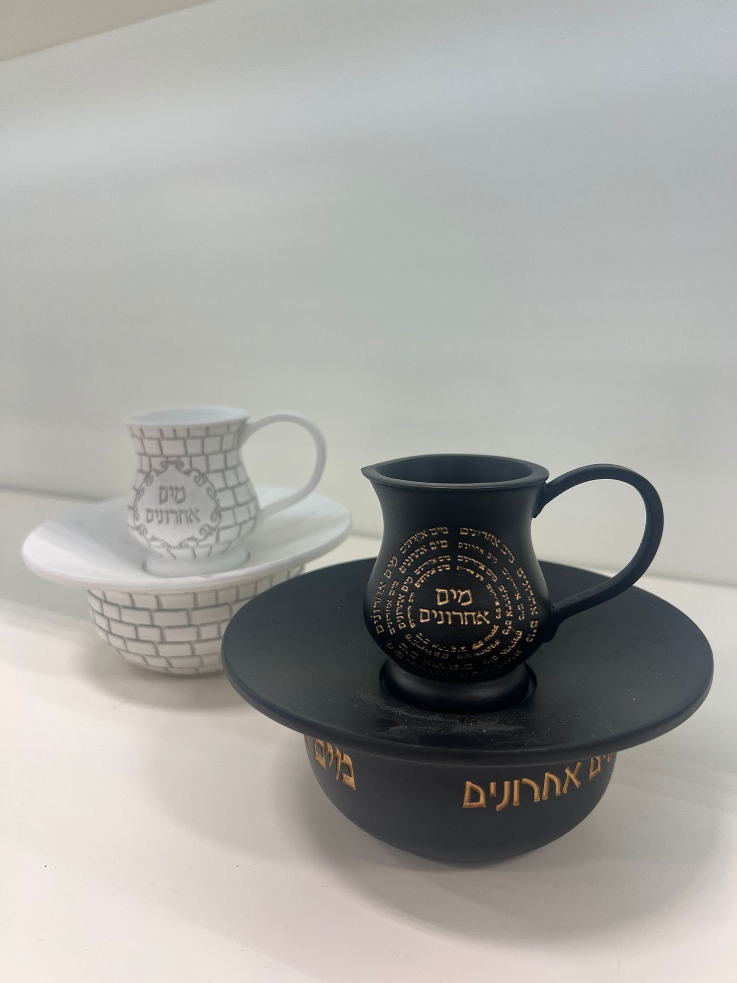 כלי למים אחרונים - צבע שחור