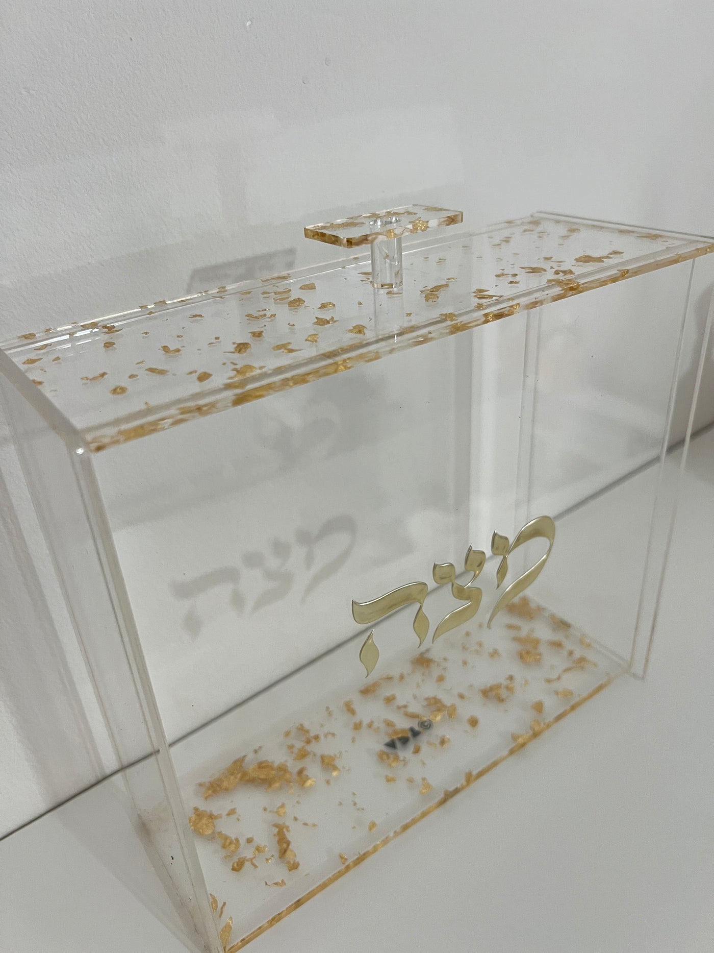 כלי למצה זהב מנצנץ