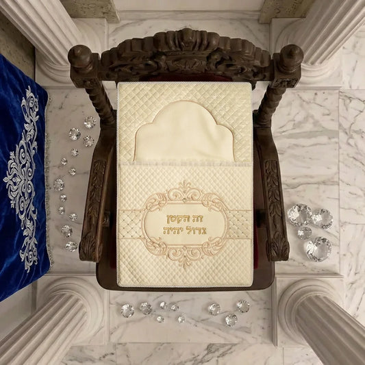 כרית לברית דמוי עור עם אותיות גדולות